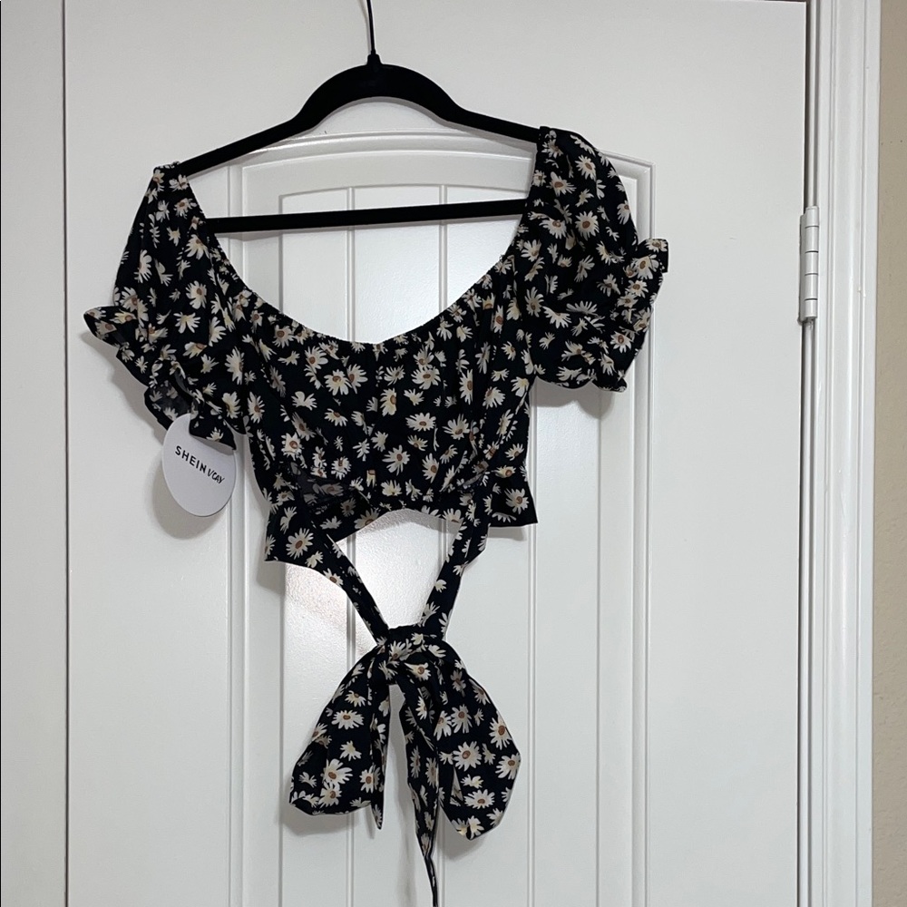 SHEIN Black and White Floral Crop Top